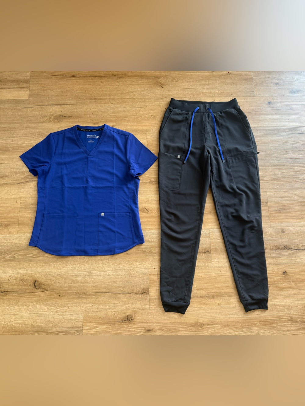 Fabletics scrub set - Medium/Medium tall